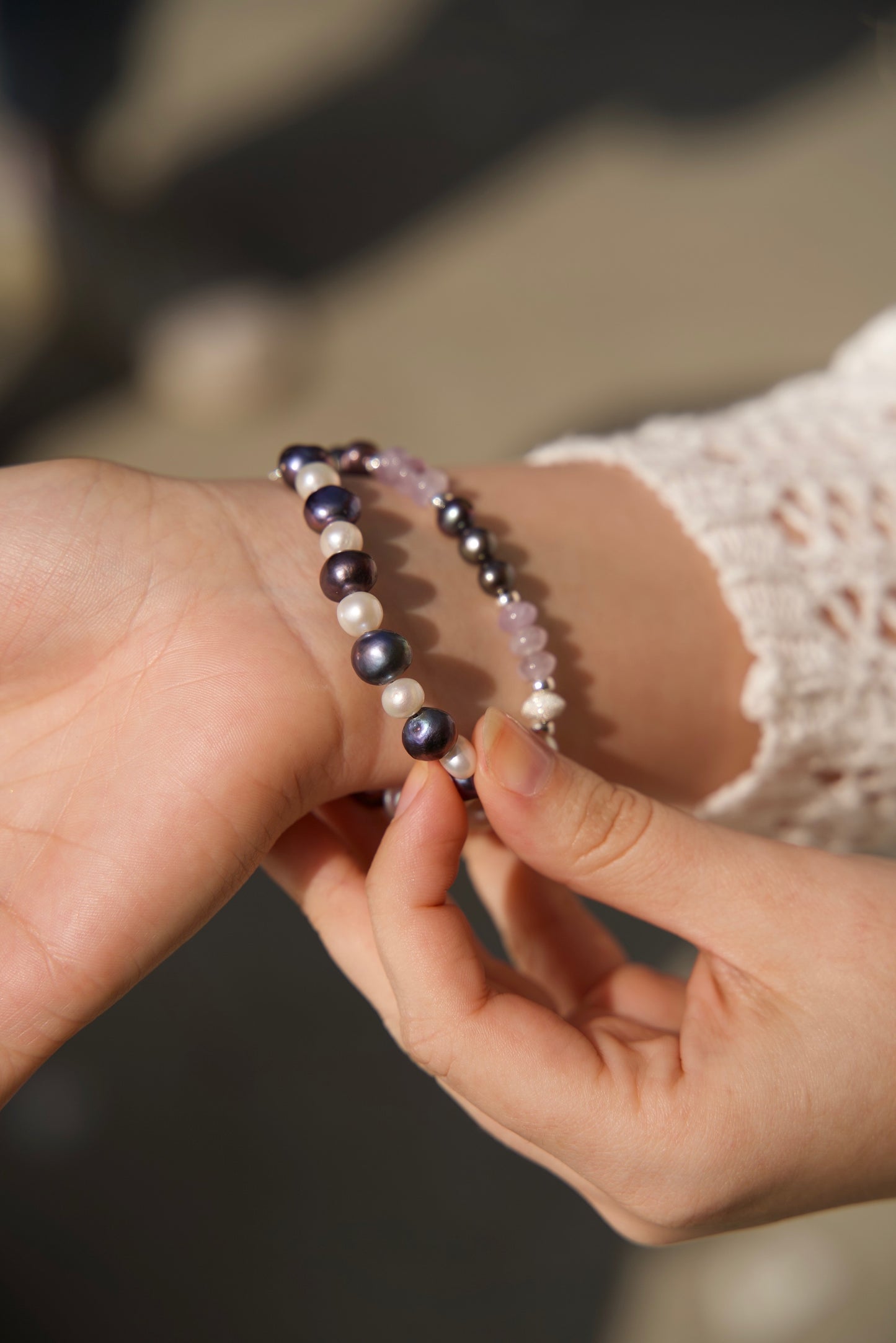 Shadow Oscillation Pearl Bracelet